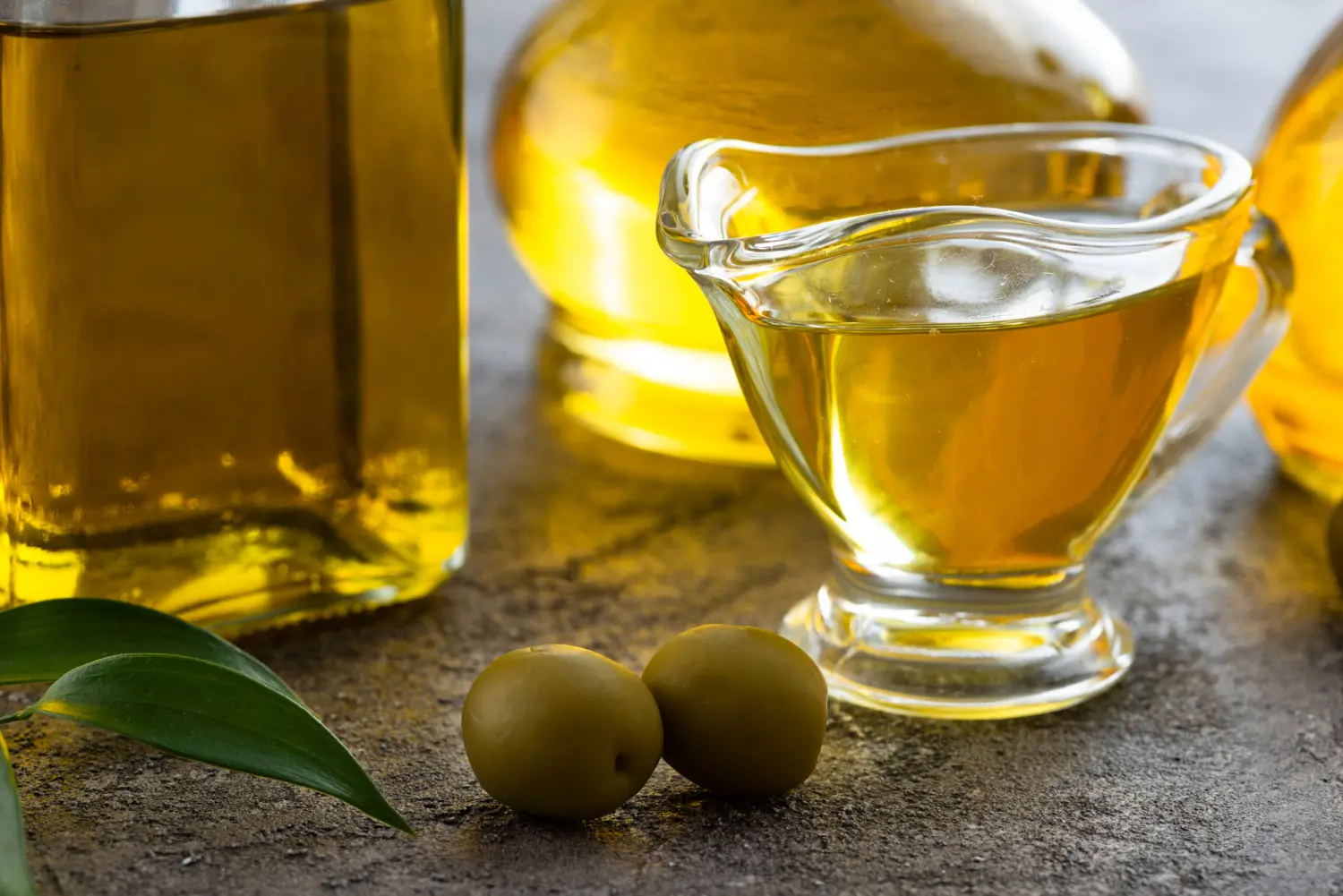 How to Choose the Best Olive Oil: A Buyer’s Guide for Quality and Authenticity